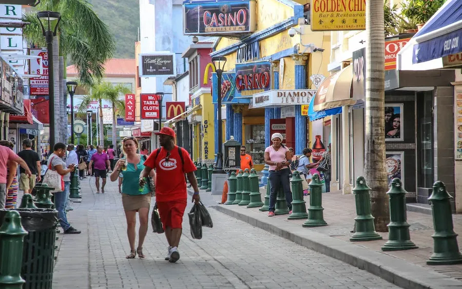 Shopping front street, Philipsburg