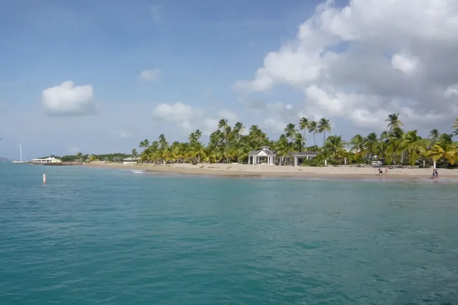 Pinney's Beach, Nevis