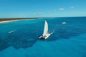 Crucero Prestige en catamarán Quetzal hacia Isla Saona