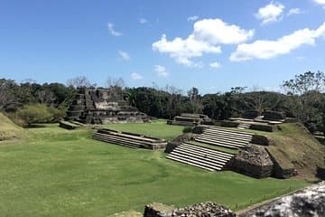 Yacimiento maya de Altún Ha sitio maya y paraíso de tubing en cuevas
