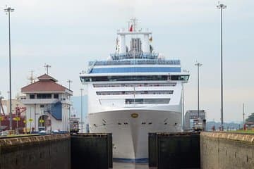 Half day of Panama city and canal tour: shared and private