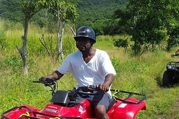 Jungle Bikes ATV Adventure & Beach Tour en St. Kitts