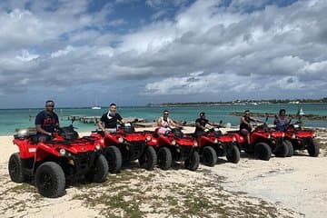 Atv Tour di Nassau + Beach Break (Ognuno guida il proprio Atv)