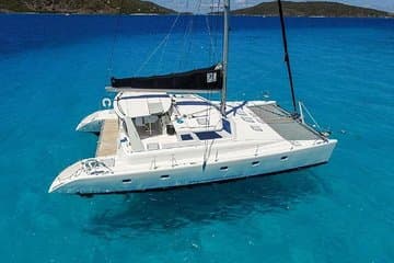 Yacht de luxe de 50 '. Snorkel privé en catamaran d'une journée complète ou d'une demi-journée et expérience de plage