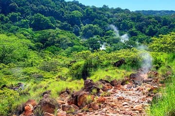 Caminata por el volcán, natación en cascada y aguas termales Combo on Rincón de la Vieja