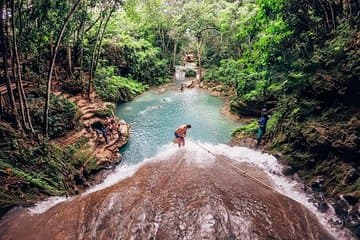 Agujero azul y tubo de río Combo