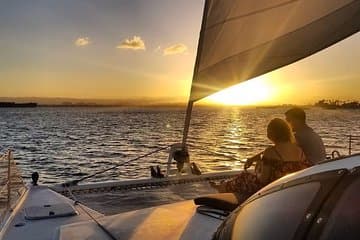 San Juan en catamarán al atardecer