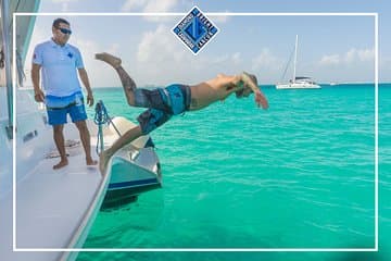 Passeio de catamarã de luxo para isla mujeres com transporte de Tulum