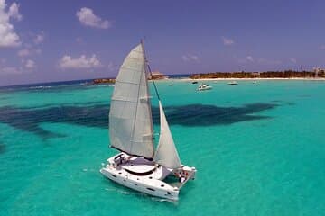 Katamaran Segeln Sie mit All Inclusive von Cancun oder Riviera Maya nach Isla Mujeres