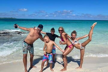 Private Rose Island ,Swimming Pigs, Snorkeling and Turtles