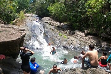 Tour por el tobogán acuático y la cascada El Yunque con comida y fotografías