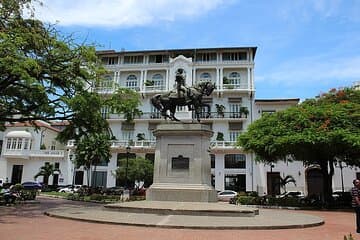 Walking tour through the Hidden treasures and gems of Casco Viejo
