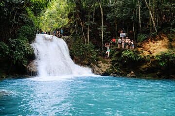 Pack Combo Triple Acción (Blue Hole, Cabalgatas y River Tubing)
