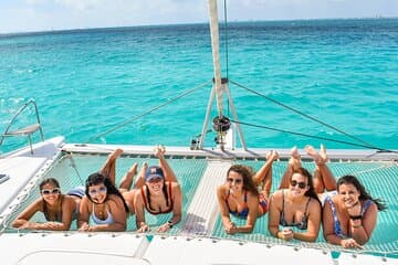 Isla Mujeres: Excursión en catamarán con todo incluido
