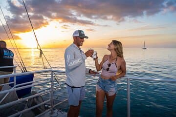 Crucero en catamarán al atardecer por Key West Champagne