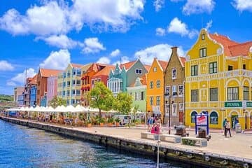 Cores & sabores: Cidade, cultura e autêntica degustação de azul Curaçao