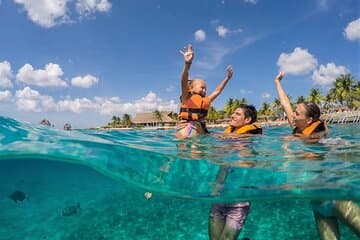 Tour a Cozumel in catamarano con snorkeling e pranzo a buffet