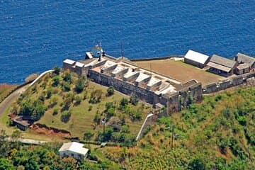 Excursão Piratas do Caribe e Dark View Falls