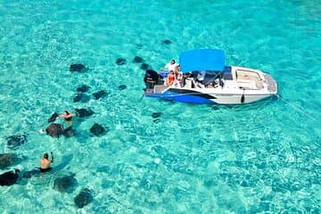 Alquiler de barcos privados y guiados en las Islas Caimán