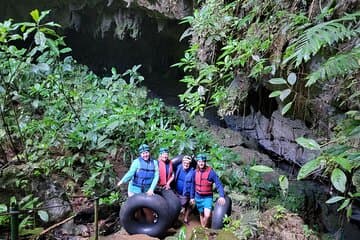 Tubing en la cueva de St. Herman con natación en el Inland Blue Hole