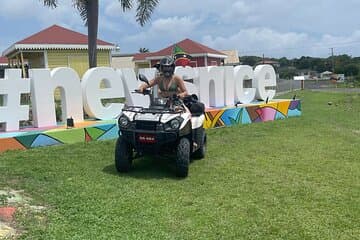 Escursione in ATV attraverso le spiagge e le montagne di Nevis