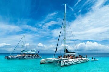 Klein Curazao con navegación en catamarán BlueFinn
