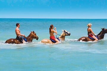 Paseo a caballo en vehículo todo terreno y rafting en bambú Ocho Ríos en Jamaica