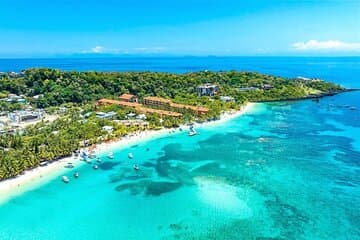 Roatán West Bay Beach Club with Private Driver