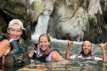 Excursão de grupo pequeno El Yunque com Luquillo Parada de Almoço e Transporte