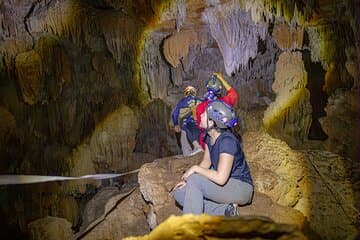 Excursión de un día a Crystal Cave y Blue Hole National Park