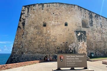 Excursión a pie al Castillo de San Juan y San Cristóbal