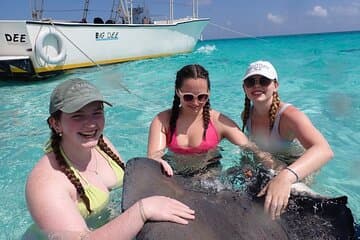 Banco de arena de Stingray City, snorkel en Coral Gardens y Star Fish Point