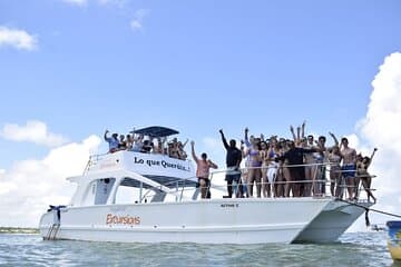 Bateau de fête, plongée avec tuba, bar ouvert sur le banc de sable sur la plage de Bávaro