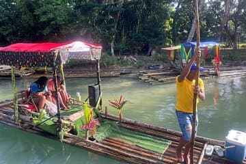 Dunn River Falls e Bamboo River Rafting em Ocho Rios Jamaica.