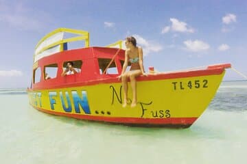 Tour por la piscina de nailon con fondo de cristal en Buccoo Reef