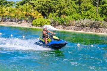 Punta Cana Jet Ski Adventure com Zipline e parque aquático inflável