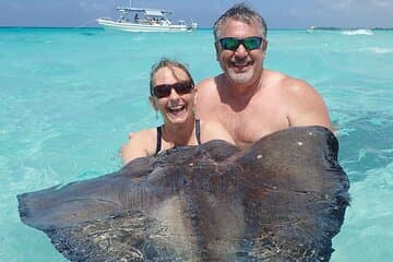 (Family owned) Stingray city sandbar, Starfish Beach & Snorkeling