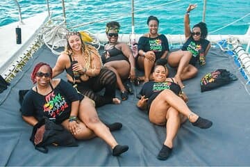 PARTY CRUISE MARGARITAVILLE Negril SOLO ADULTOS Barra libre y DJ